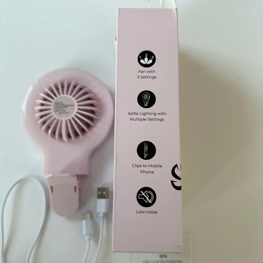 Clip On Phone LED Selfie Ring Light with Fan. Like New Condition. FANGIRL Brand